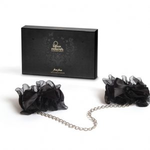 Menottes frou frou noires de bijoux indiscrets pour une jeu coquin porno chic